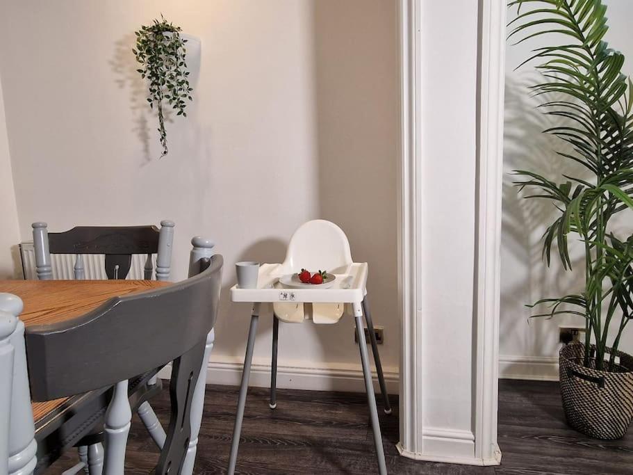 Spacious & Comfy Home- Very Close To Nec Birmingham ,Hs2 & Airport- Perfect For Contractors & Groups- Free Parking & Fast Wifi Marston Green Exteriör bild