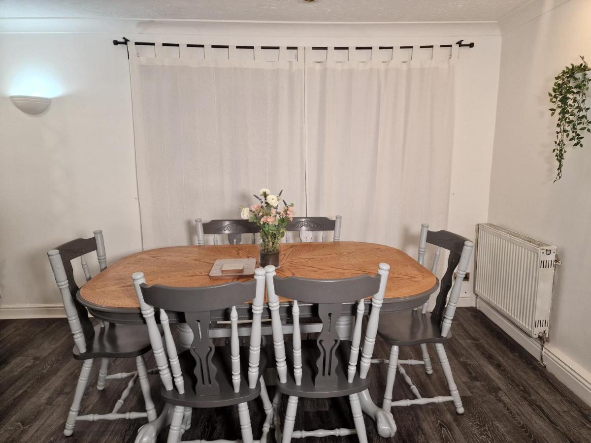 Spacious & Comfy Home- Very Close To Nec Birmingham ,Hs2 & Airport- Perfect For Contractors & Groups- Free Parking & Fast Wifi Marston Green Exteriör bild