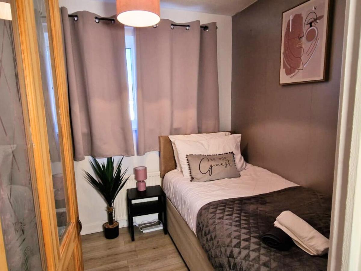 Spacious & Comfy Home- Very Close To Nec Birmingham ,Hs2 & Airport- Perfect For Contractors & Groups- Free Parking & Fast Wifi Marston Green Exteriör bild