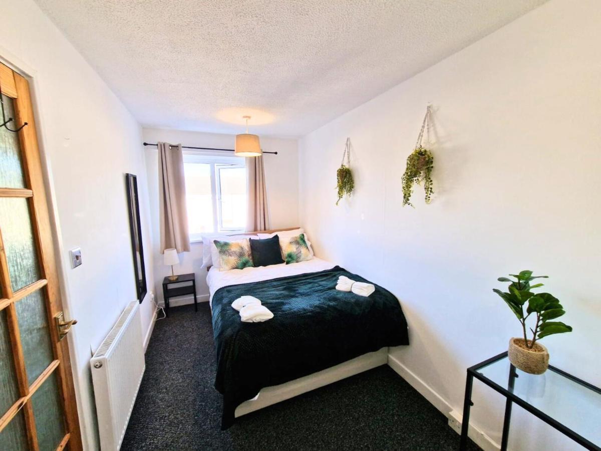 Spacious & Comfy Home- Very Close To Nec Birmingham ,Hs2 & Airport- Perfect For Contractors & Groups- Free Parking & Fast Wifi Marston Green Exteriör bild