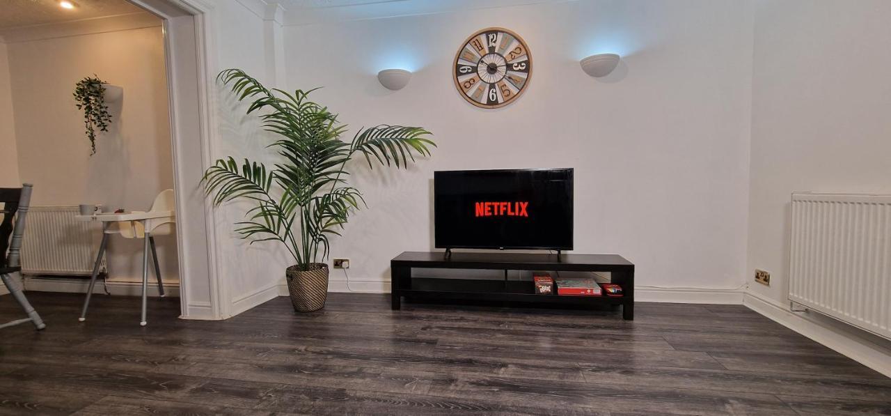 Spacious & Comfy Home- Very Close To Nec Birmingham ,Hs2 & Airport- Perfect For Contractors & Groups- Free Parking & Fast Wifi Marston Green Exteriör bild